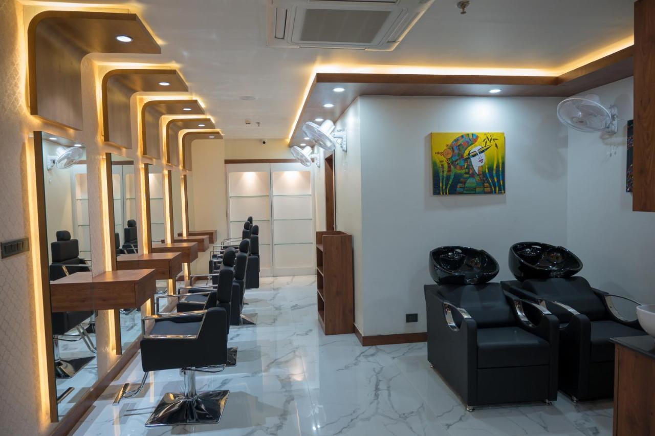 Golden Retreat Hotel Baharampur Buitenkant foto
