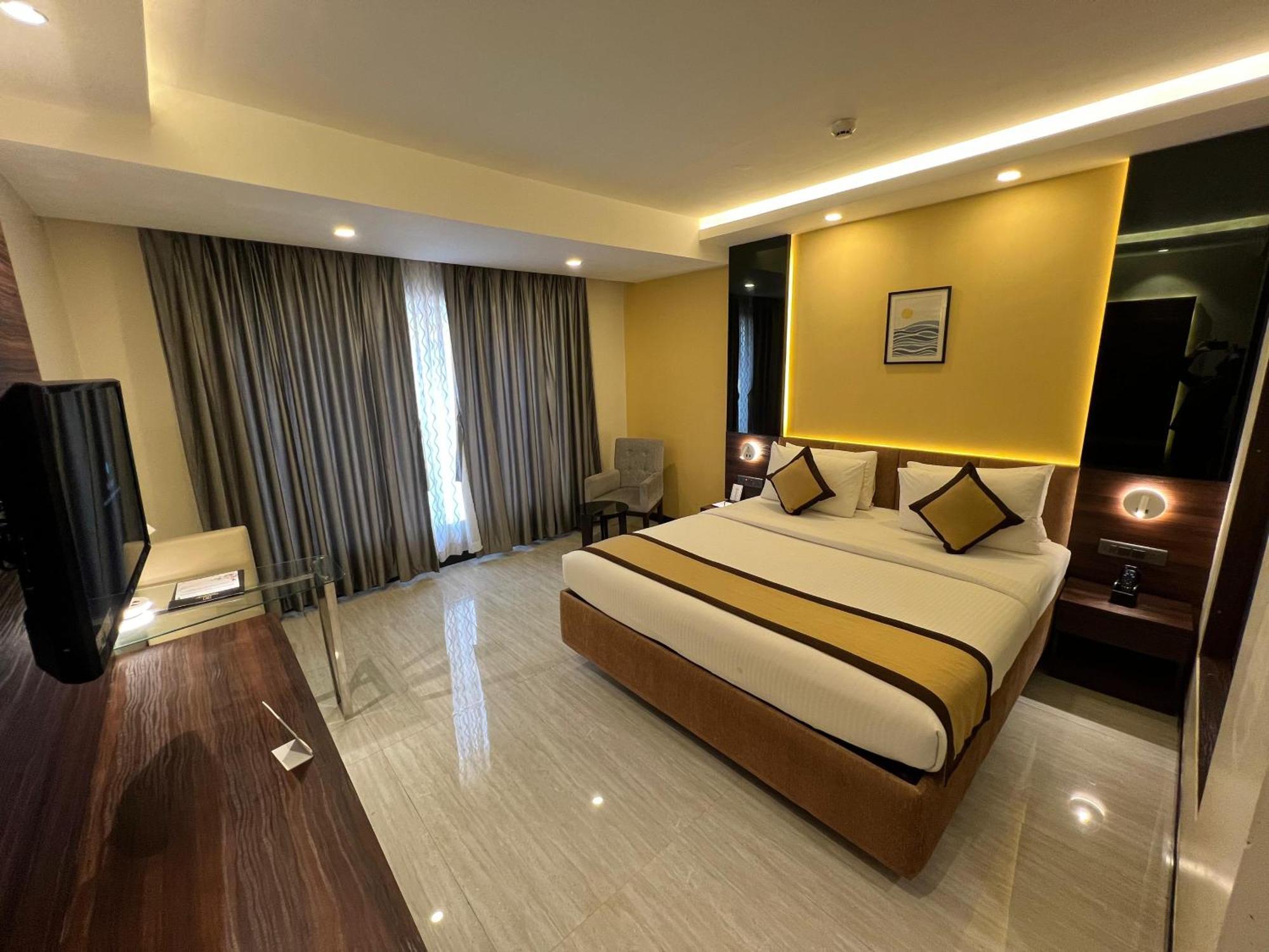 Golden Retreat Hotel Baharampur Buitenkant foto