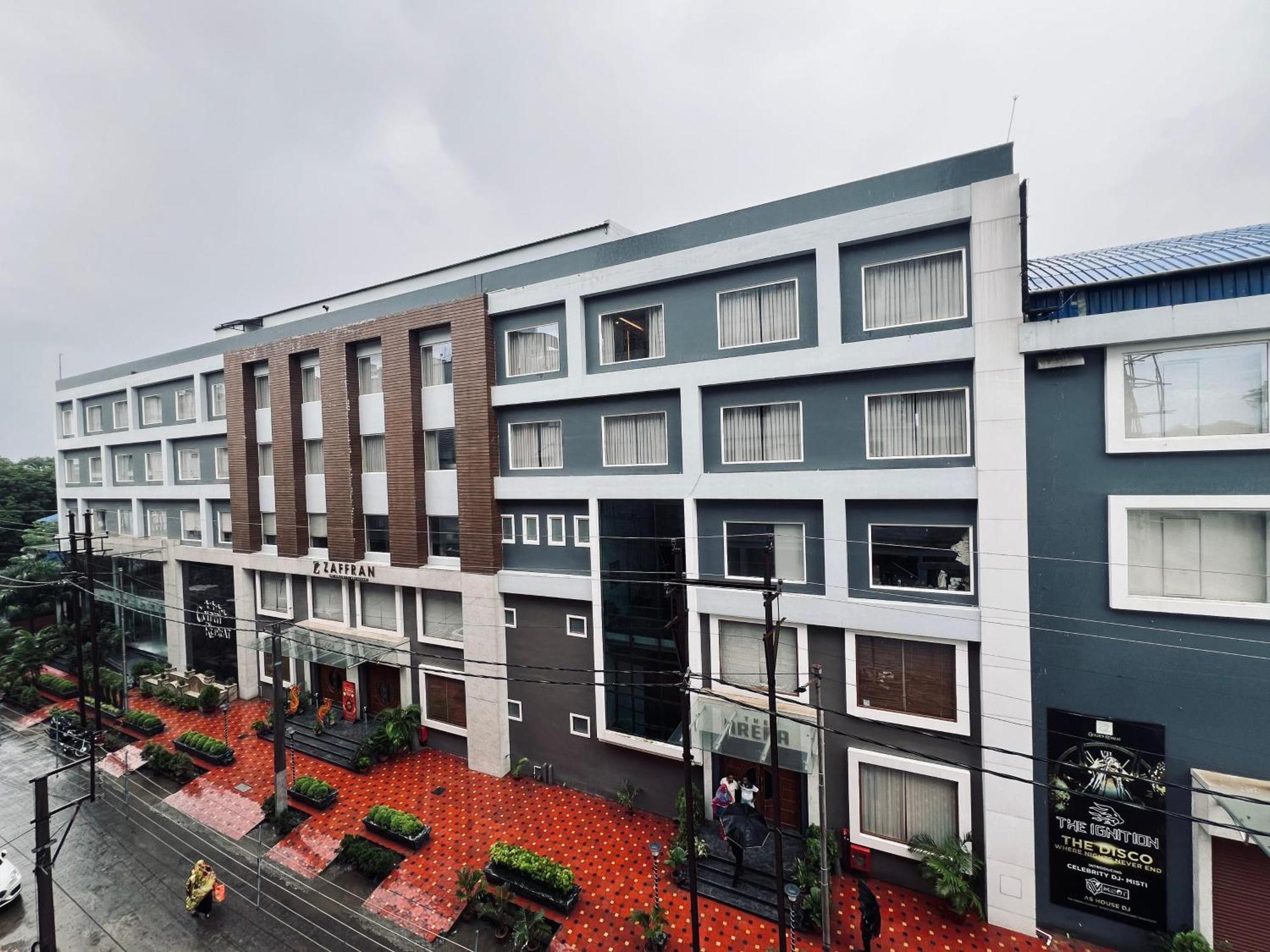 Golden Retreat Hotel Baharampur Buitenkant foto